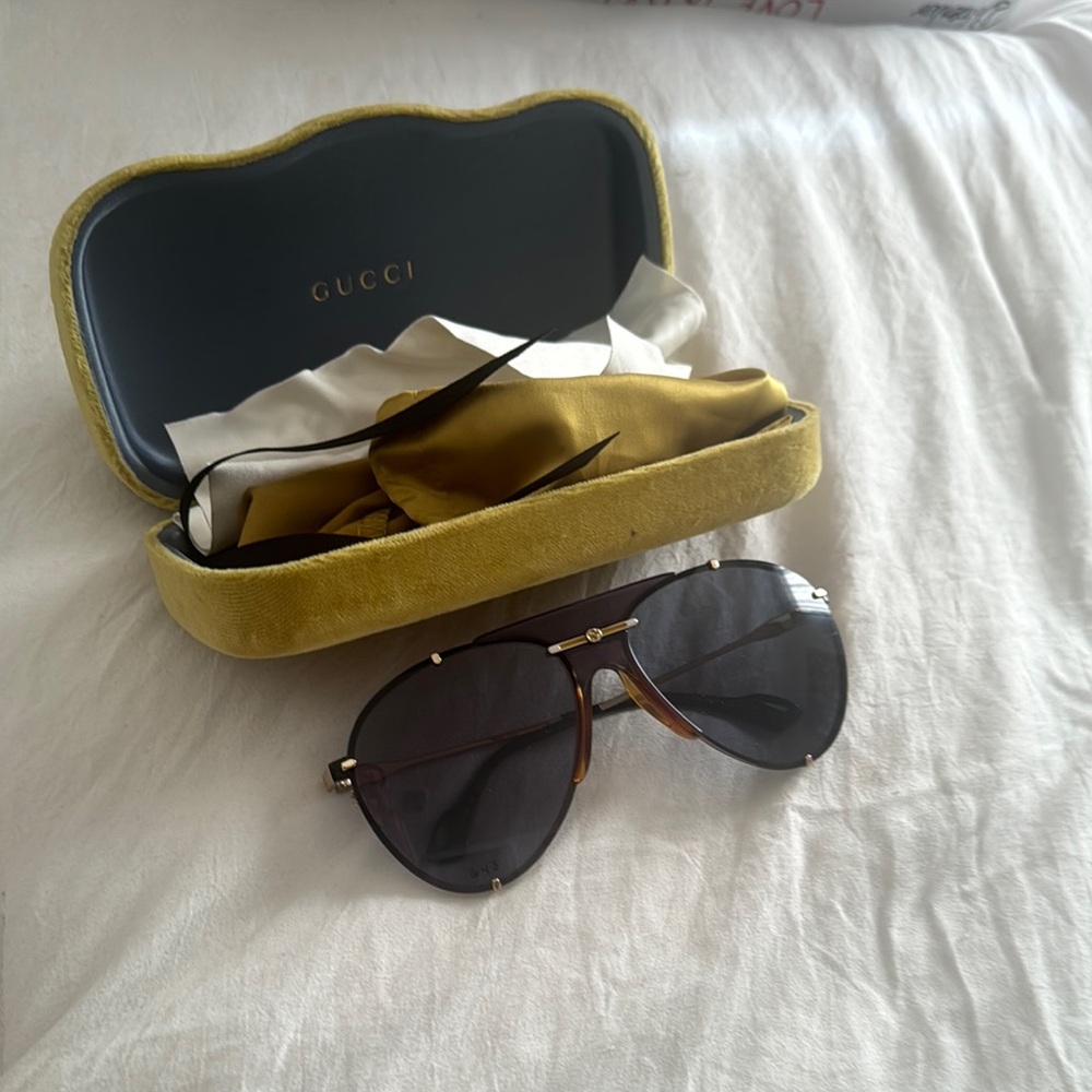 Gucci Gold and Black Aviator Sunglasses with Case